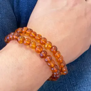 Pulseira de âmbar adulto barroco cognac polido sem fecho - 19 cm