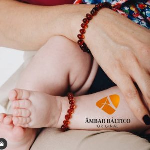 Kit com 2 pulseiras de âmbar barroco cognac polido (1 para bebê e 1 para adulto)