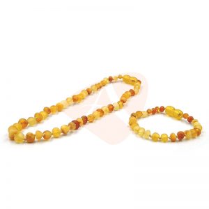 Kit com 1 colar e 1 pulseira de âmbar para bebê barroco mix rústico