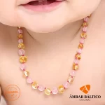 Colar de âmbar bebê barroco premium limão e quartzo rosa polido - 33 cm