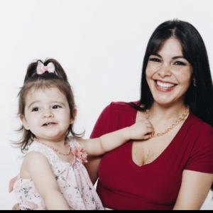 Kit com 2 colares de âmbar para adulto e bebê barroco limão e quartzo rosa polido