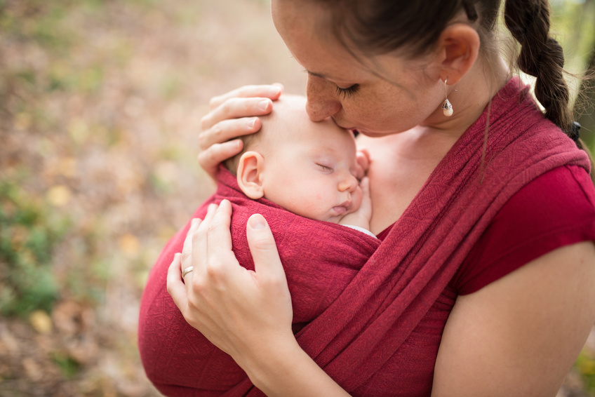 Como carregar seu bebê no sling com segurança