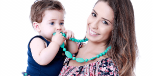 Conheça o colar mordedor: brinquedo para o bebê