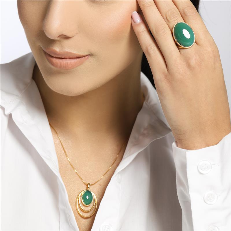 Conjunto Aros Folheado a Ouro com Ágata Verde - modelo usando a peça