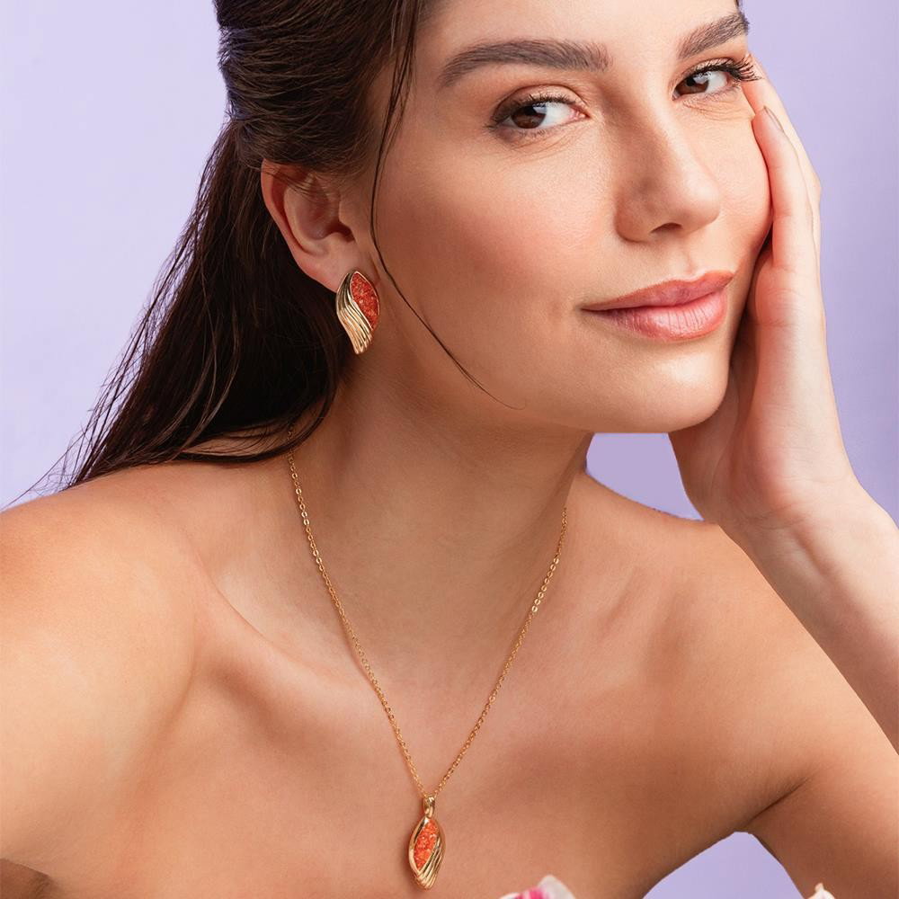 Conjunto Folha Florir Folheado a Ouro com Ametista - modelo usando a peça