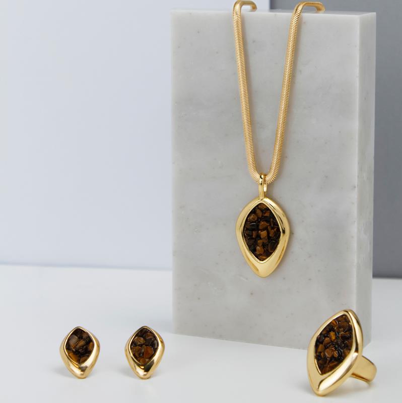 Conjunto Fragmentos Gota Folheado a Ouro com Pirita - modelo usando a peça