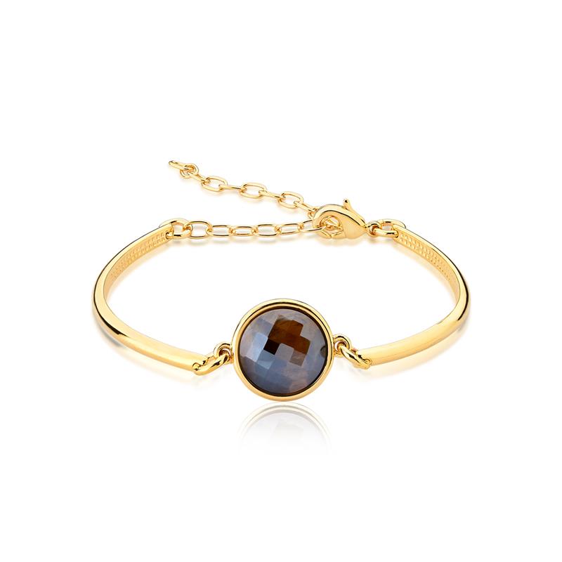Pulseira Facetada Perolada Folheado a Ouro com Quartzo Rosa Perolado - modelo usando a peça