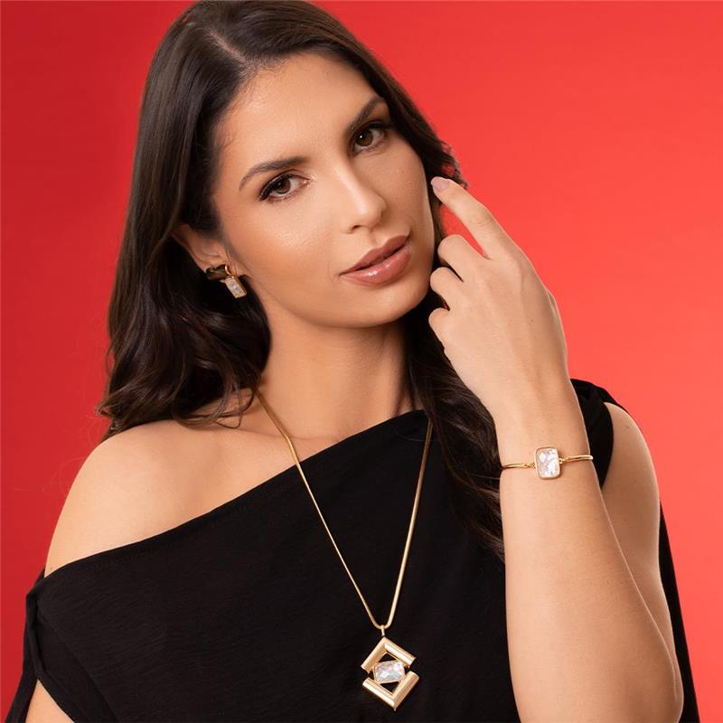 Pulseira Radiante Folheado a Ouro com Opala do Mar Retangular Facetada - modelo usando a peça