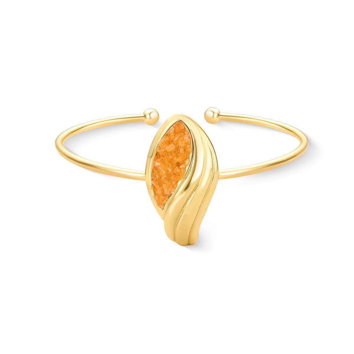 Bracelete Folha Florir Folheado a Ouro com Ametista - modelo usando a peça