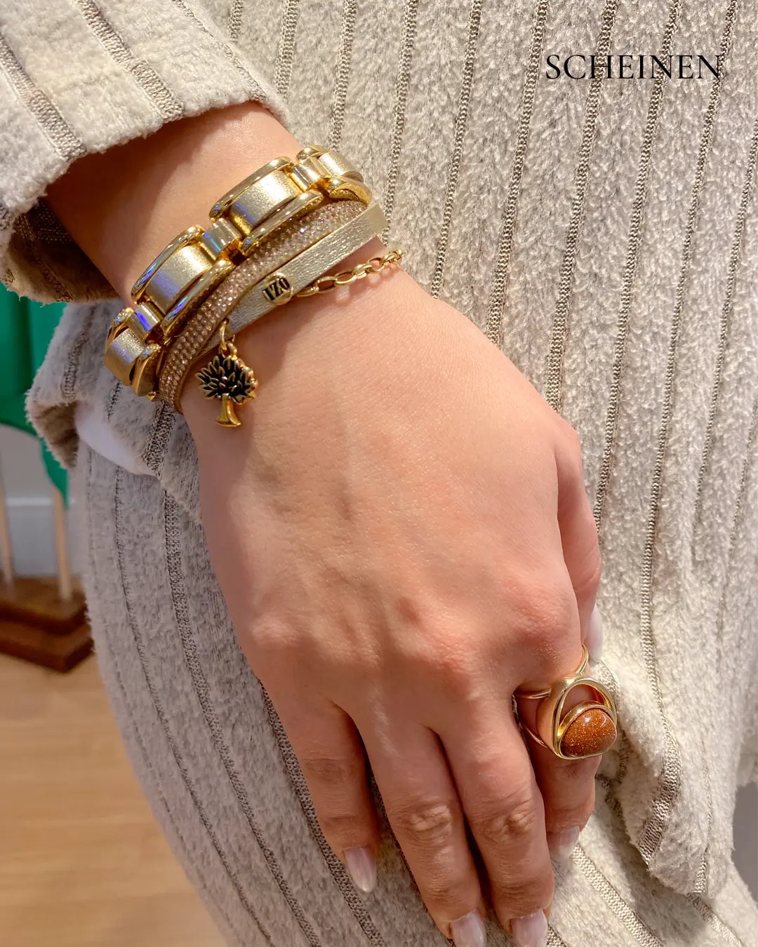 Pulseira Cartier Pingente em Couro Legítimo com Cristais e Árvore da Vida