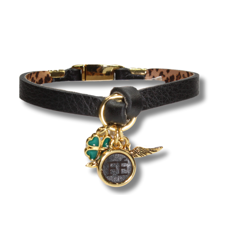 Pulseira de Couro Amuleto Fé com Pingentes Preta - detalhe dos pingentes