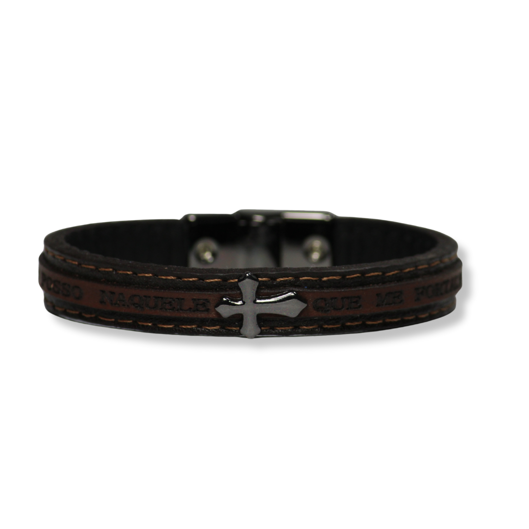 Pulseira Masculina de Couro Tudo Posso Preta - detalhe da cruz
